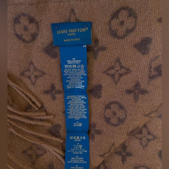 LV Game On Scarf / monogram pattern - Picture 4 of 7